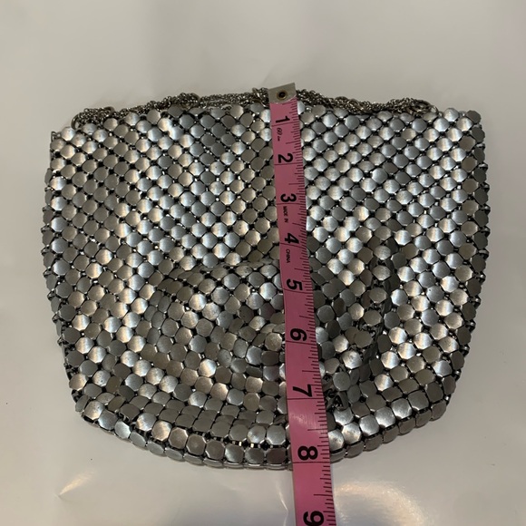 Silver metal chain mail link vintage purse - Picture 4 of 16